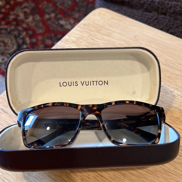 Louis Vuitton Tortoise Shell Style Sunglasses item number: z0139w CE 55 18 C0018 - Picture 6 of 7